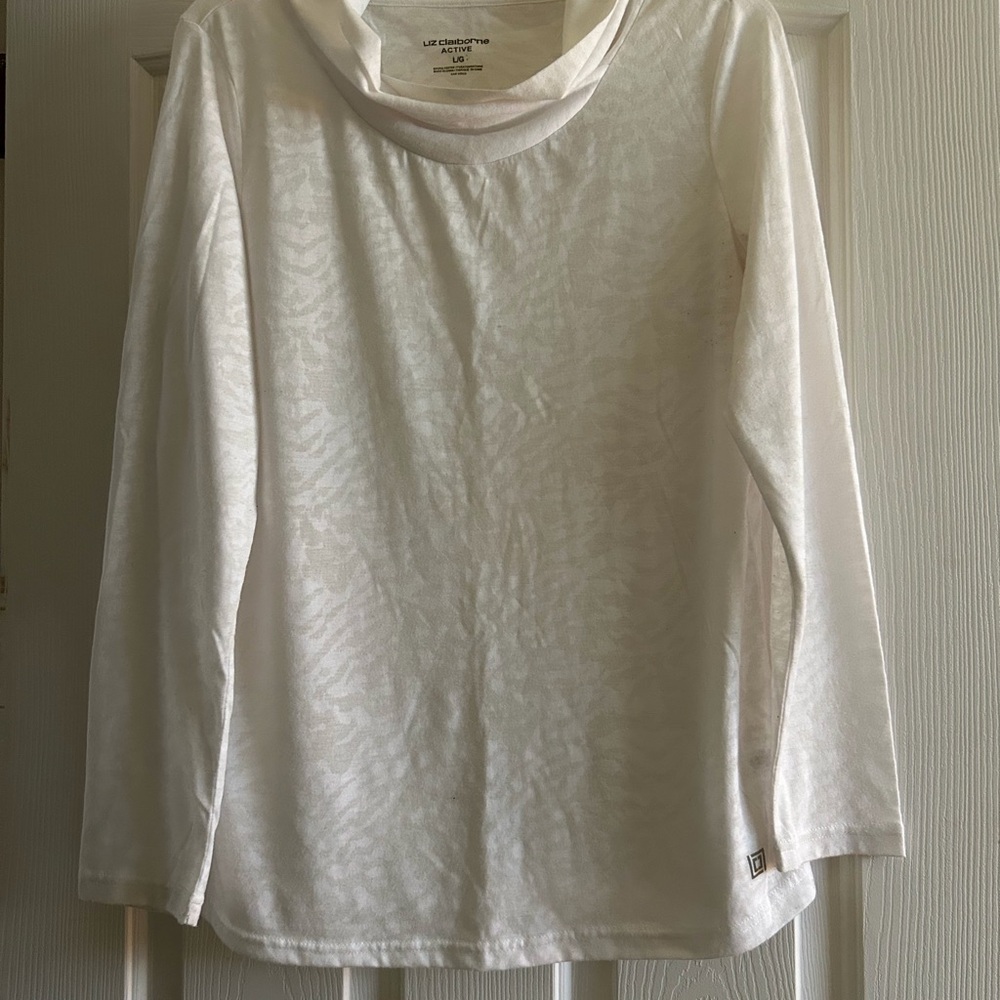 Liz Claiborne Cream Long-Sleeve Lightweight Tee